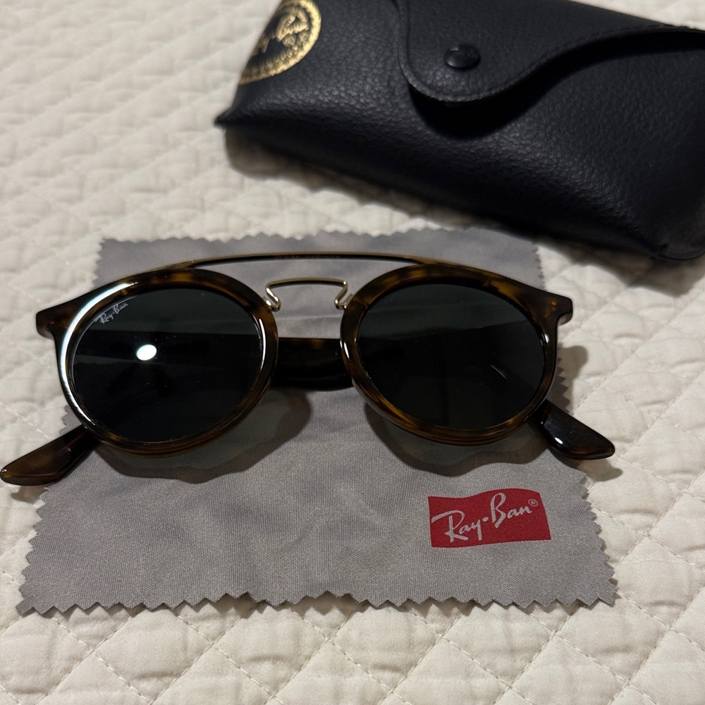 Ray-Ban Tortoise Round Sunglasses with Gold Bridge